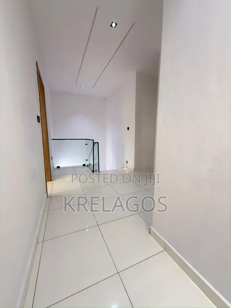 4bdrm Duplex in Ajiwe for sale in Ajiwe