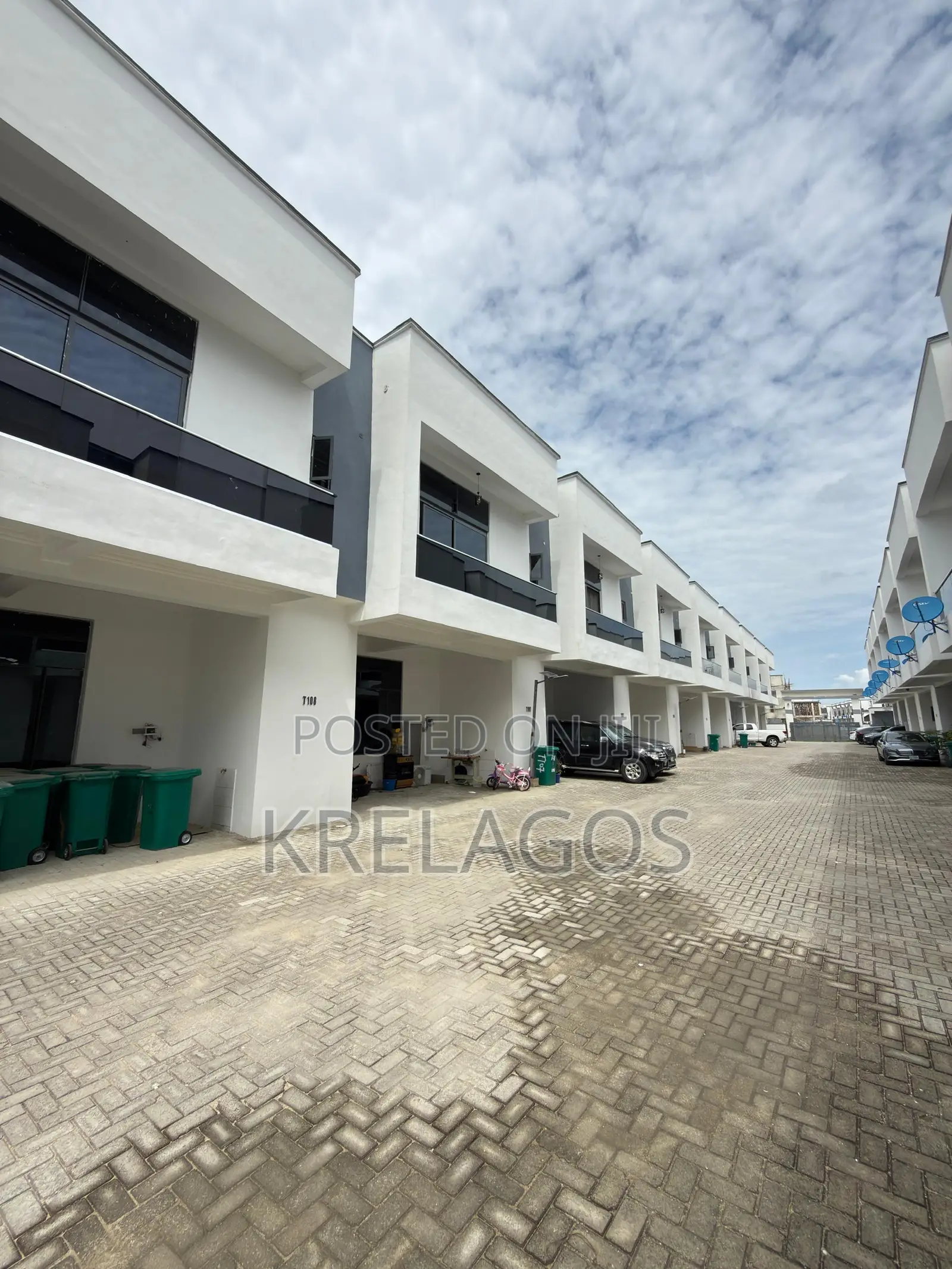4bdrm Duplex in Ajiwe for sale in Ajiwe