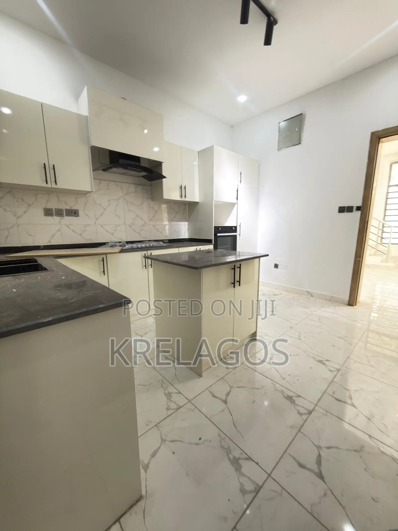 4bdrm Duplex in Ajiwe for sale in Ajiwe