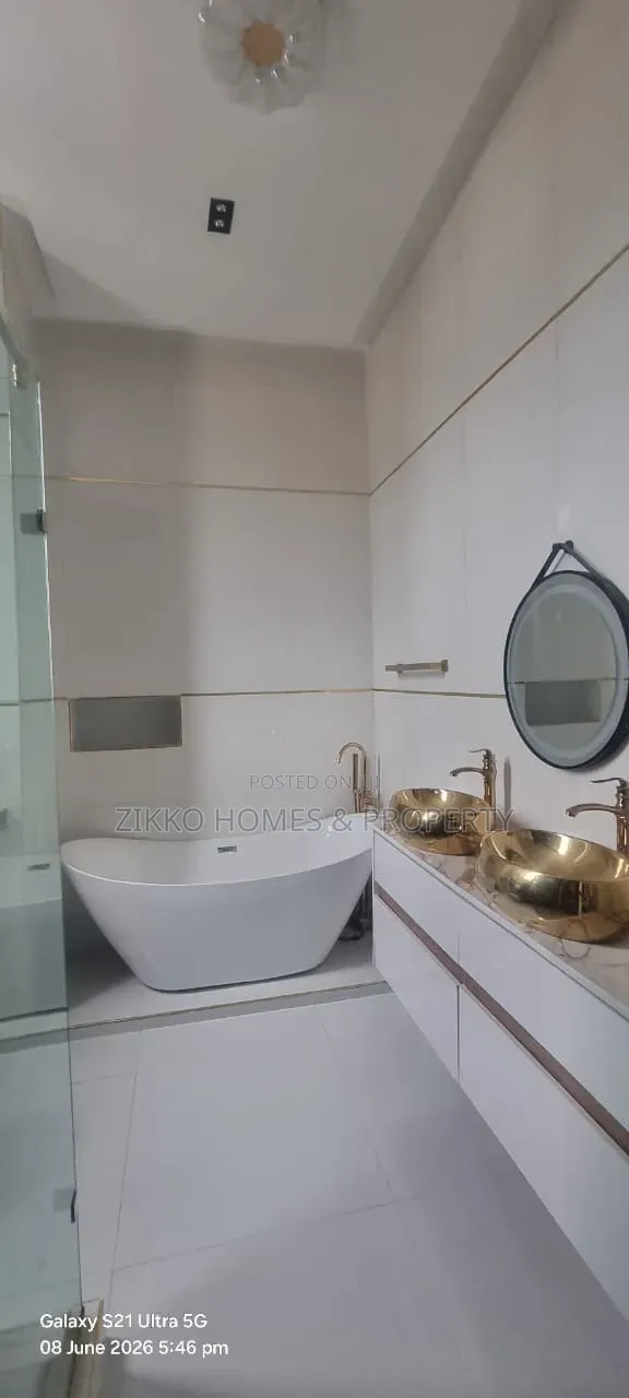 5bdrm Duplex in Chevron Toll for sale in Chevron