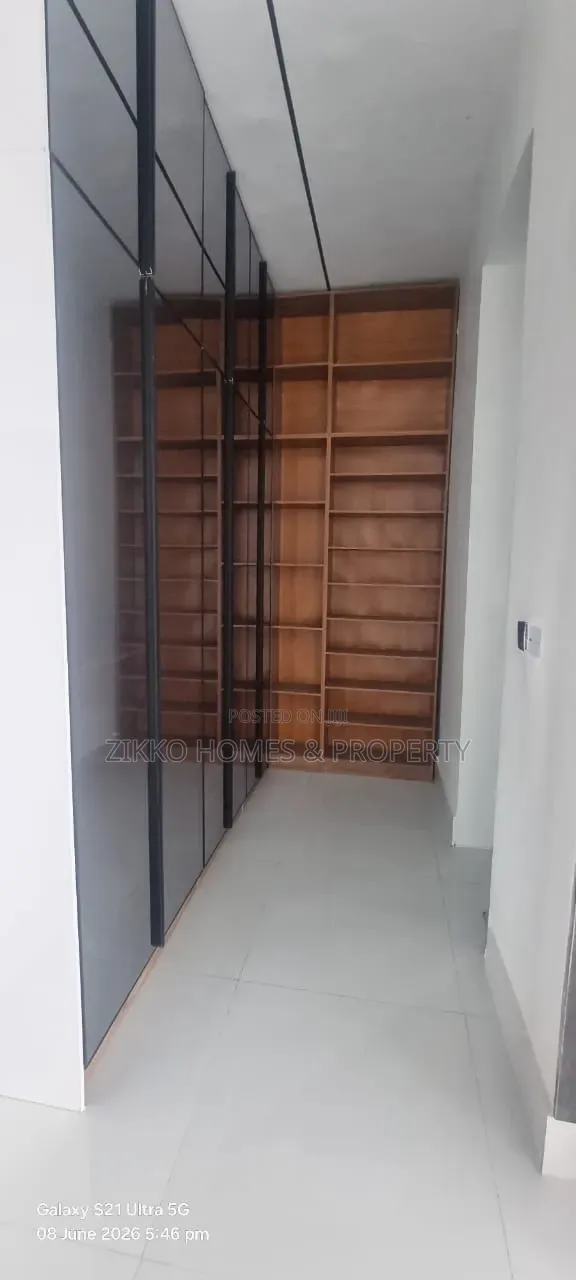 5bdrm Duplex in Chevron Toll for sale in Chevron