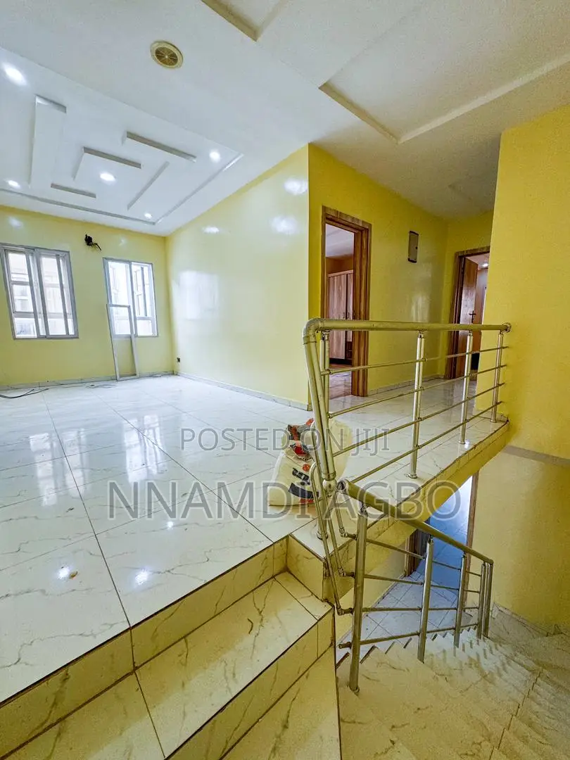 4bdrm Duplex in Chevron for rent in Chevron