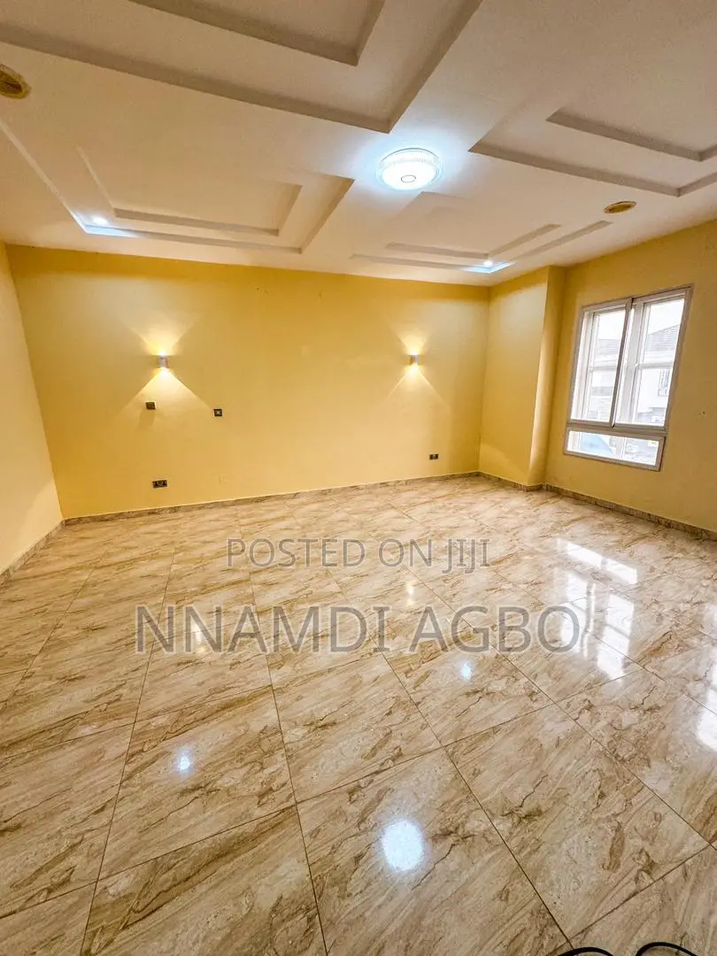 4bdrm Duplex in Chevron for rent in Chevron