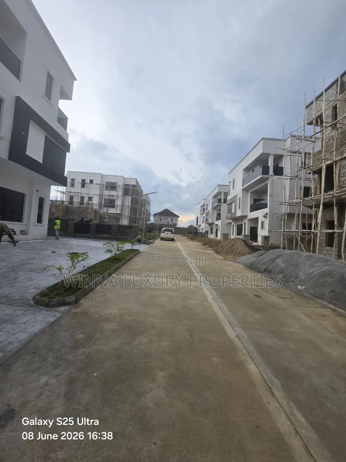 6bdrm Duplex in Nut Opposite River, Lugbe District for sale in Lugbe District