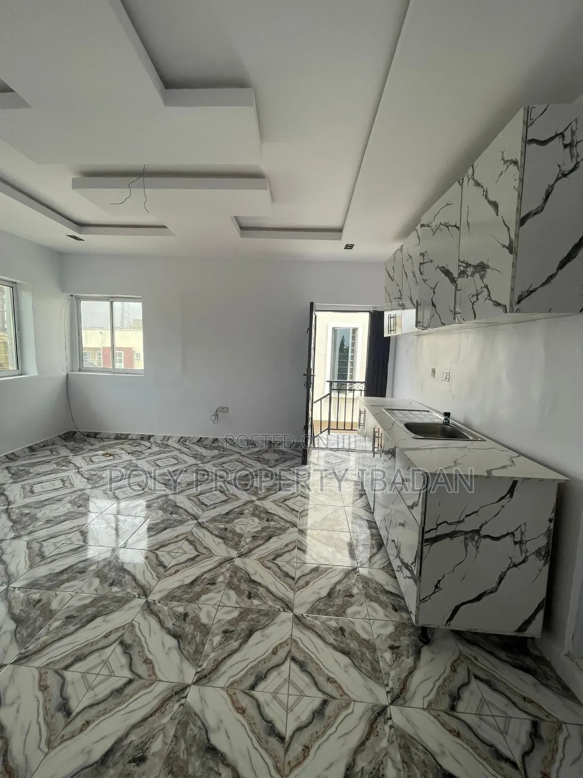 1bdrm Room & Parlour in Kolapo Ishola Gra, Iwo Road for rent in Iwo Road