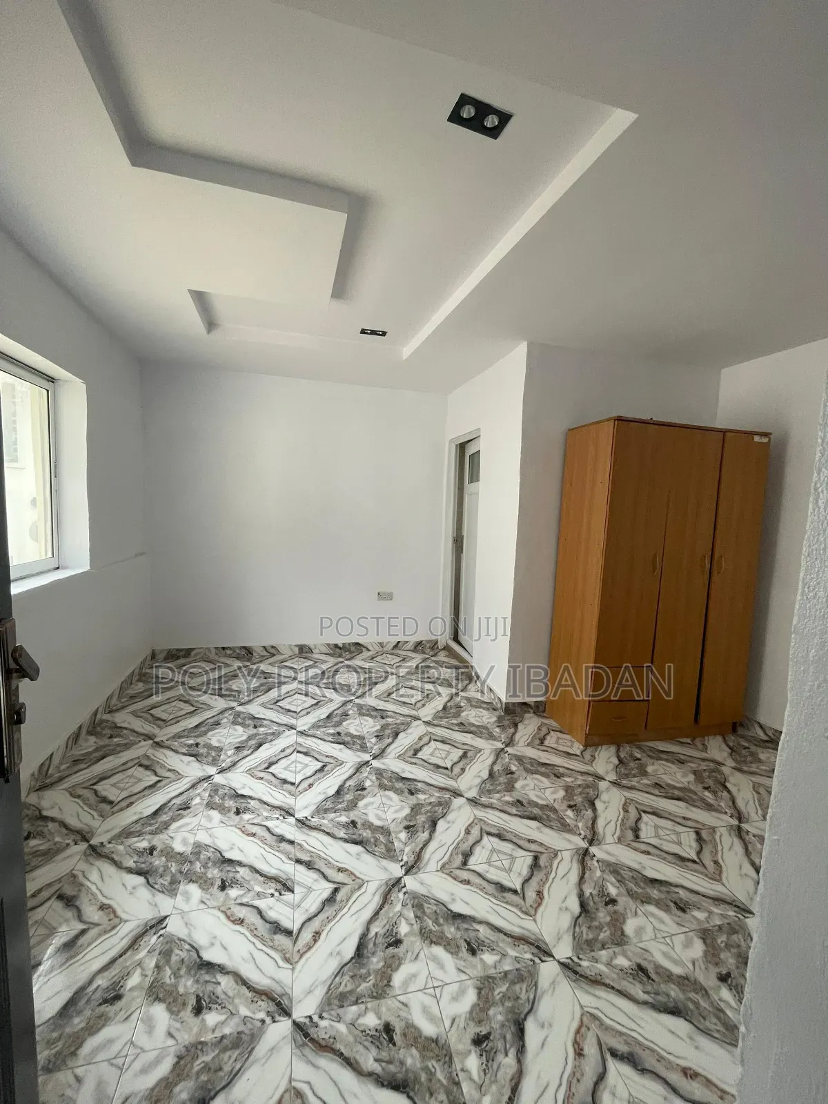 1bdrm Room & Parlour in Kolapo Ishola Gra, Iwo Road for rent in Iwo Road