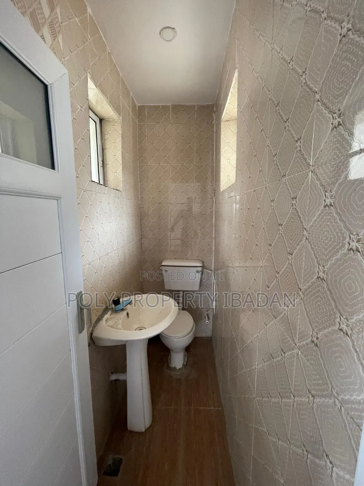 1bdrm Room & Parlour in Kolapo Ishola Gra, Iwo Road for rent in Iwo Road
