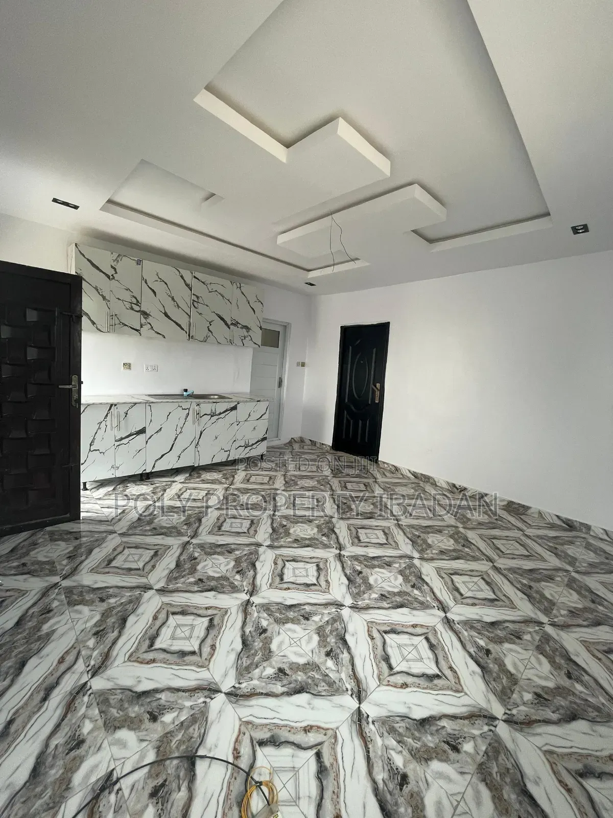 1bdrm Room & Parlour in Kolapo Ishola Gra, Iwo Road for rent in Iwo Road