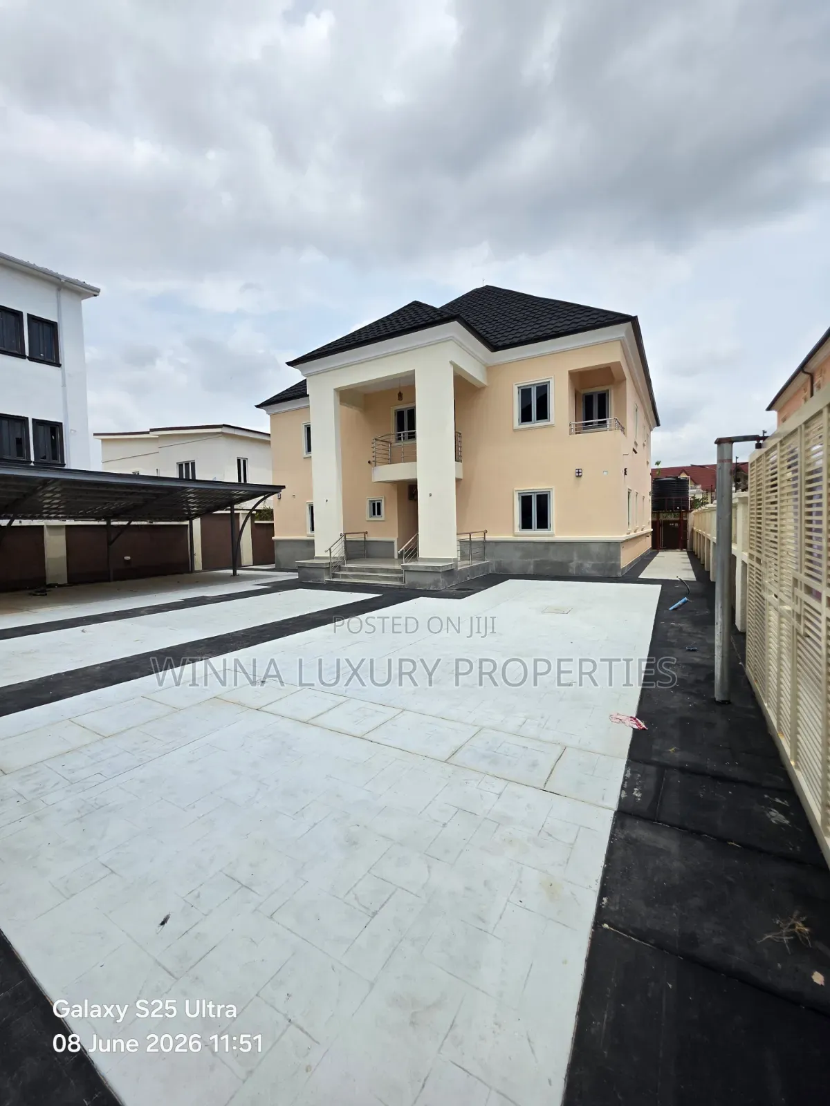 6bdrm Duplex in Manor Estate, Gaduwa for sale in Gaduwa