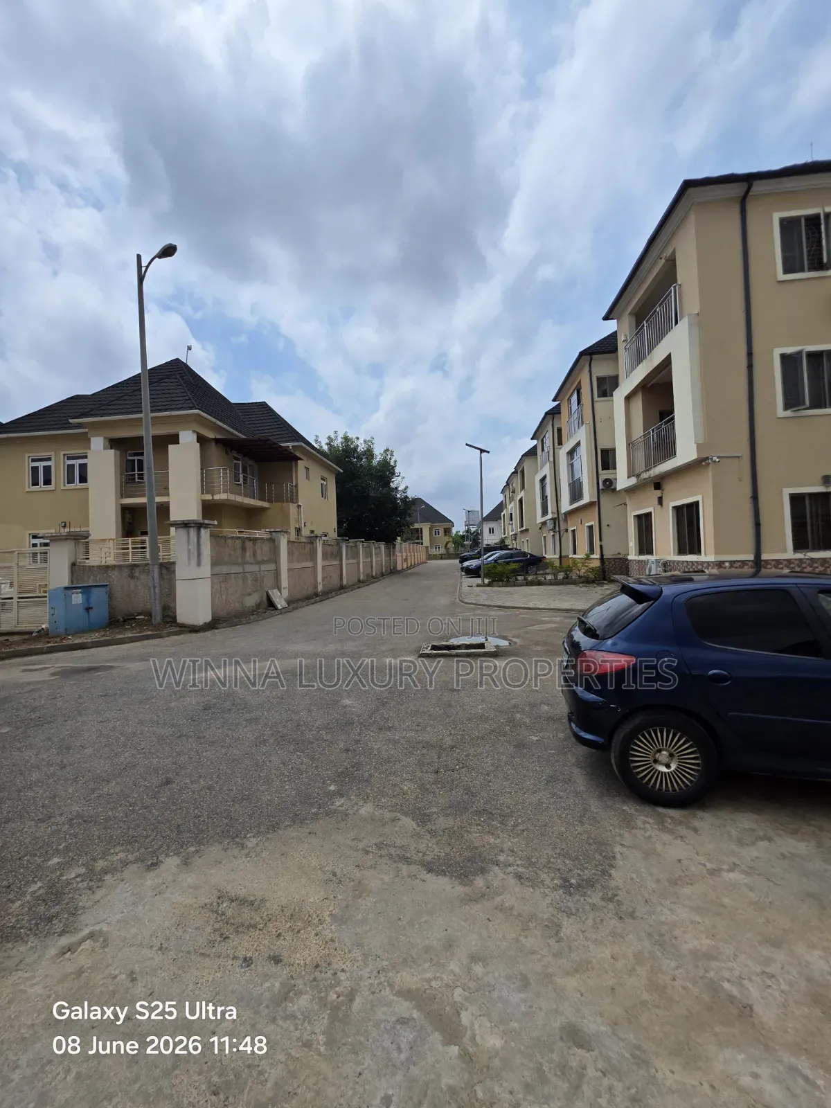 6bdrm Duplex in Manor Estate, Gaduwa for sale in Gaduwa