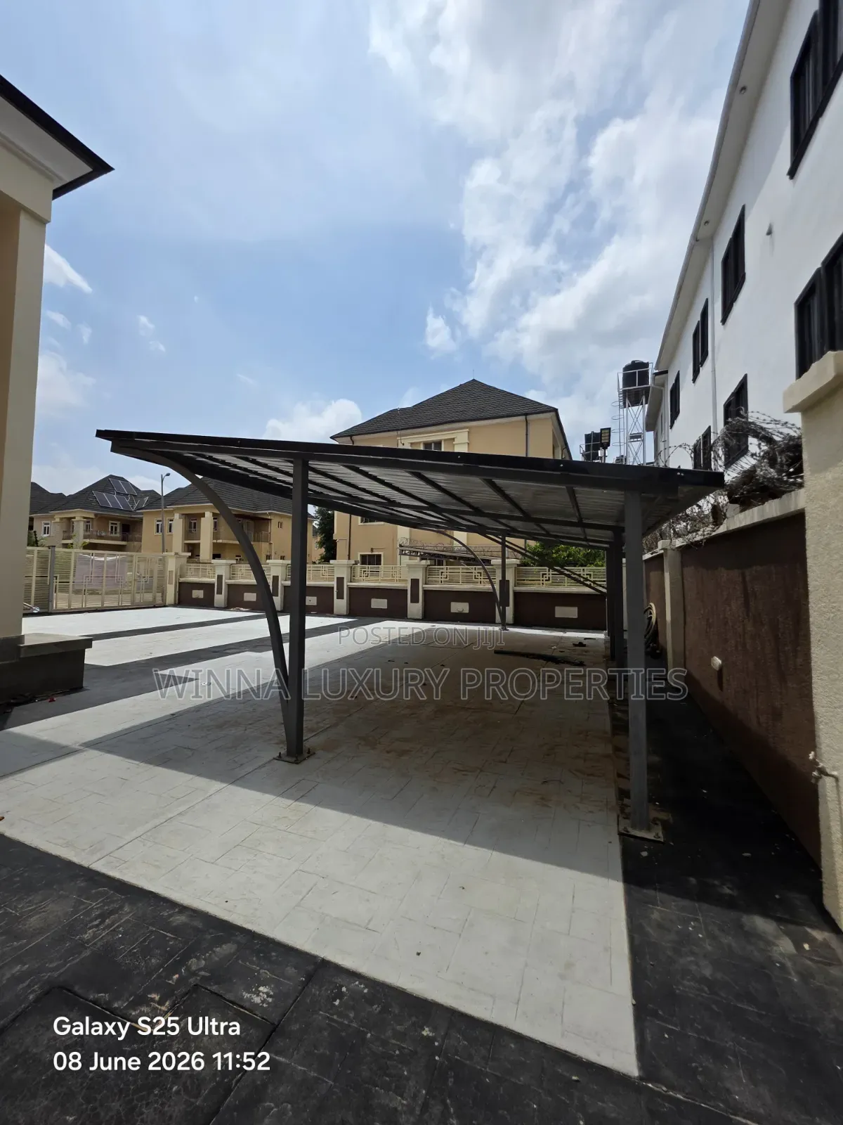 6bdrm Duplex in Manor Estate, Gaduwa for sale in Gaduwa