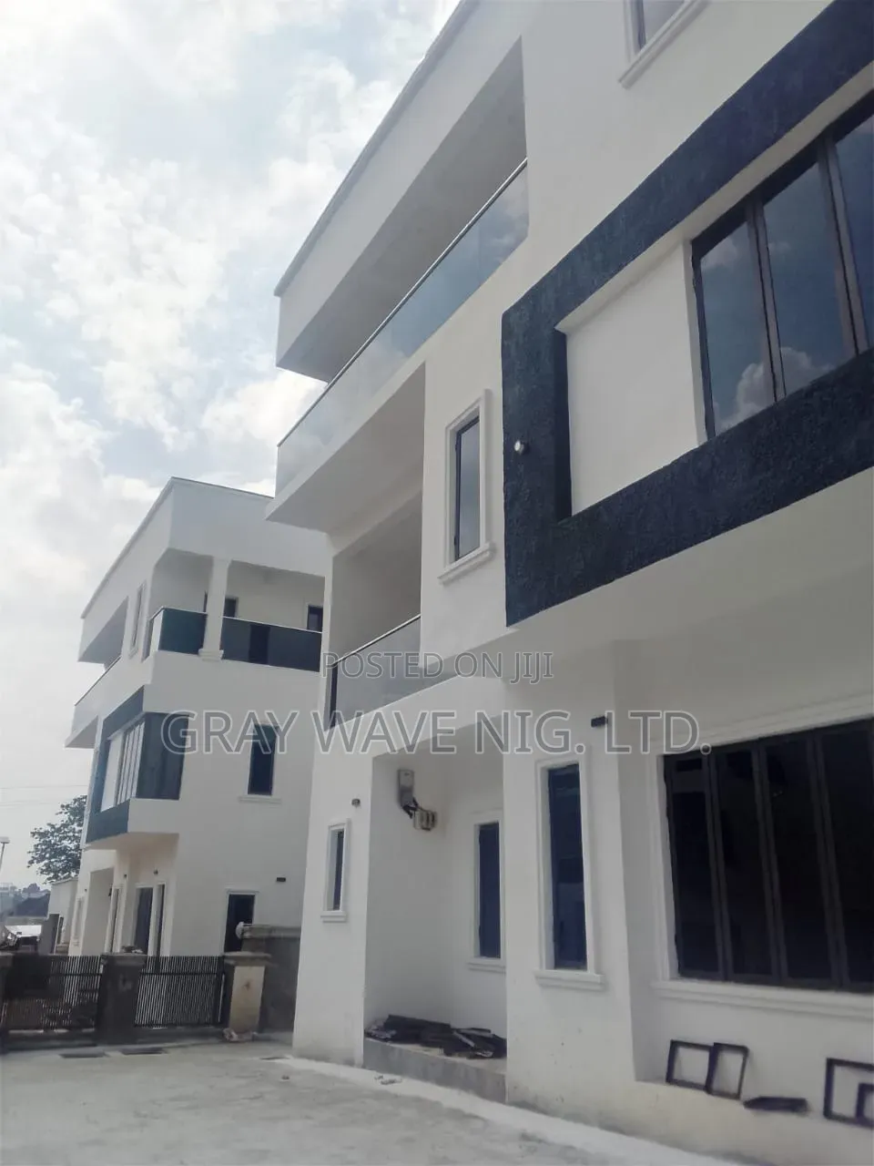 6bdrm Duplex in Sabon Lugbe for sale in Sabon Lugbe
