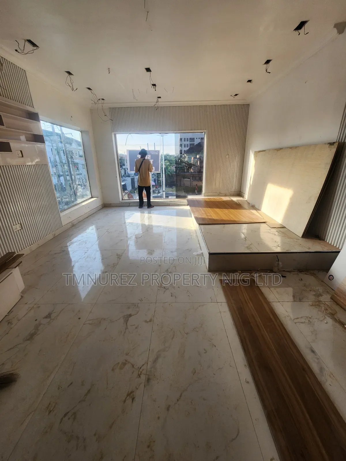 Showroom Shop for Rent Lekki Phase1 in Lekki