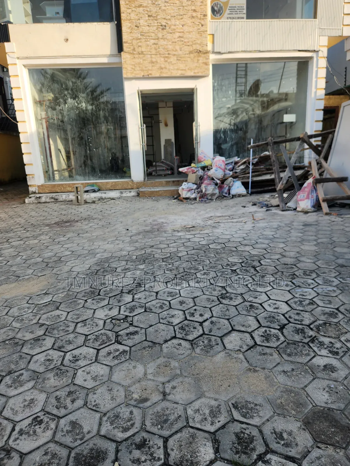 Showroom Shop for Rent Lekki Phase1 in Lekki