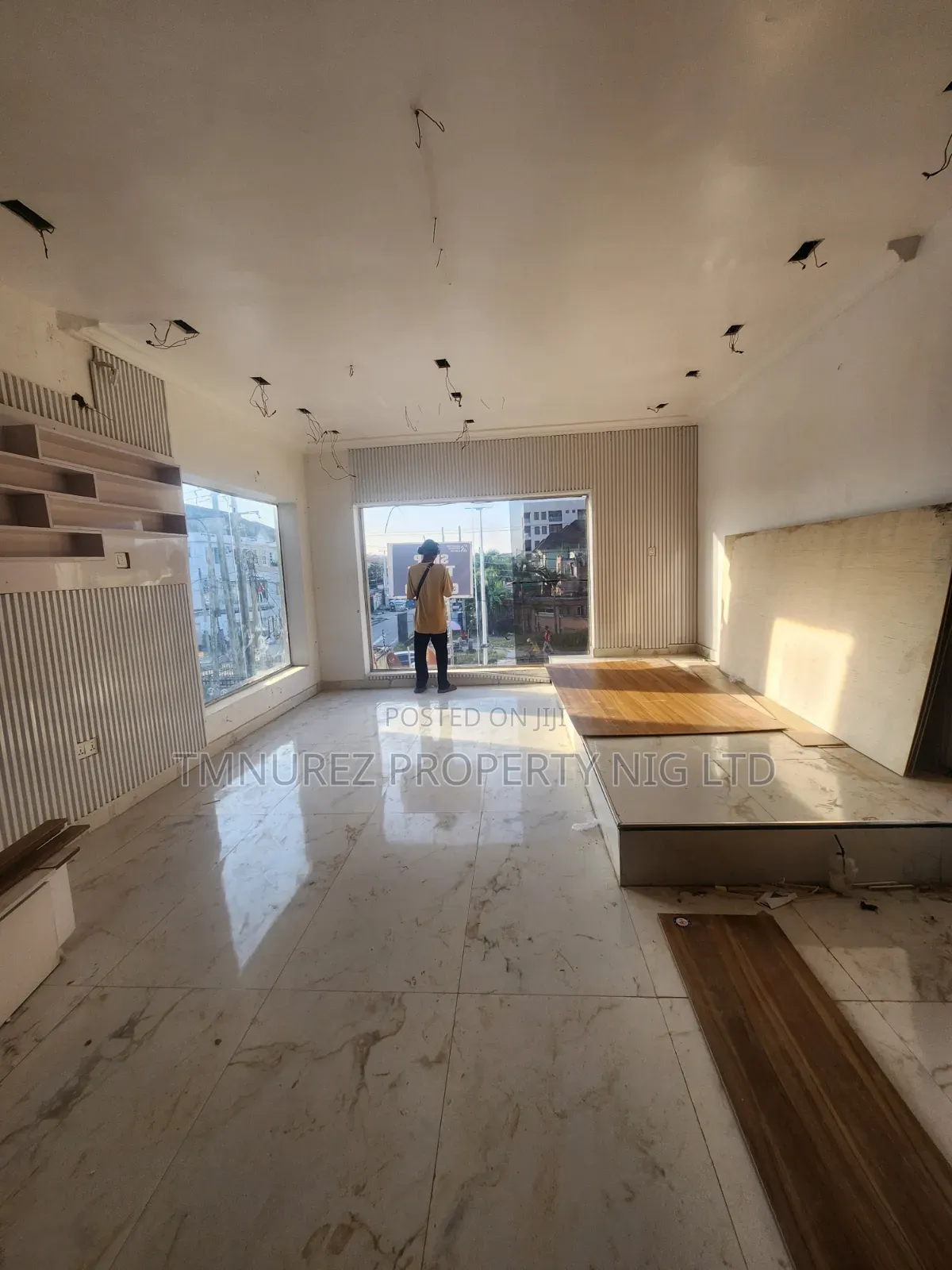 Showroom Shop for Rent Lekki Phase1 in Lekki
