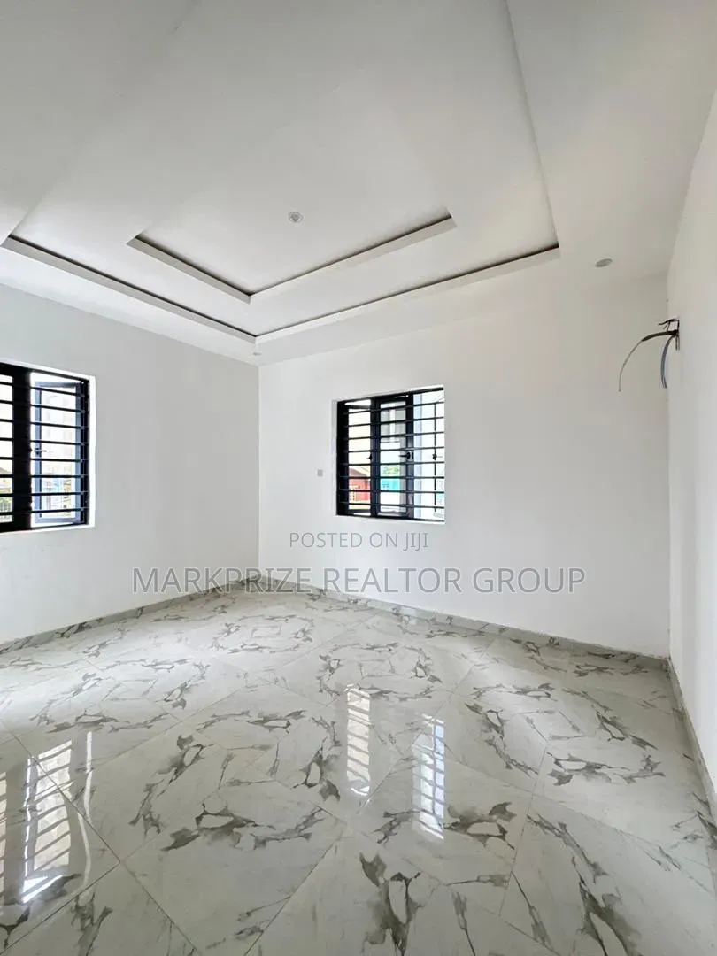 2bdrm Apartment in Surulere Lagos for sale in Aguda / Surulere