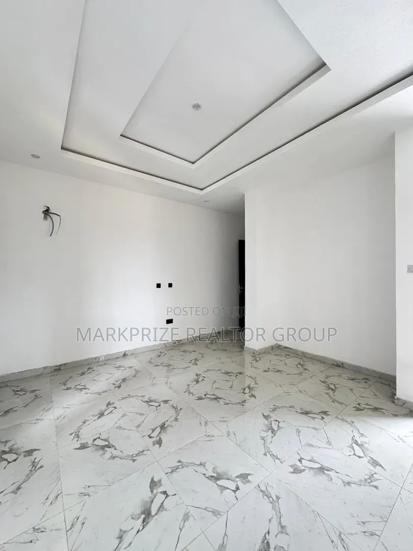 2bdrm Apartment in Surulere Lagos for sale in Aguda / Surulere