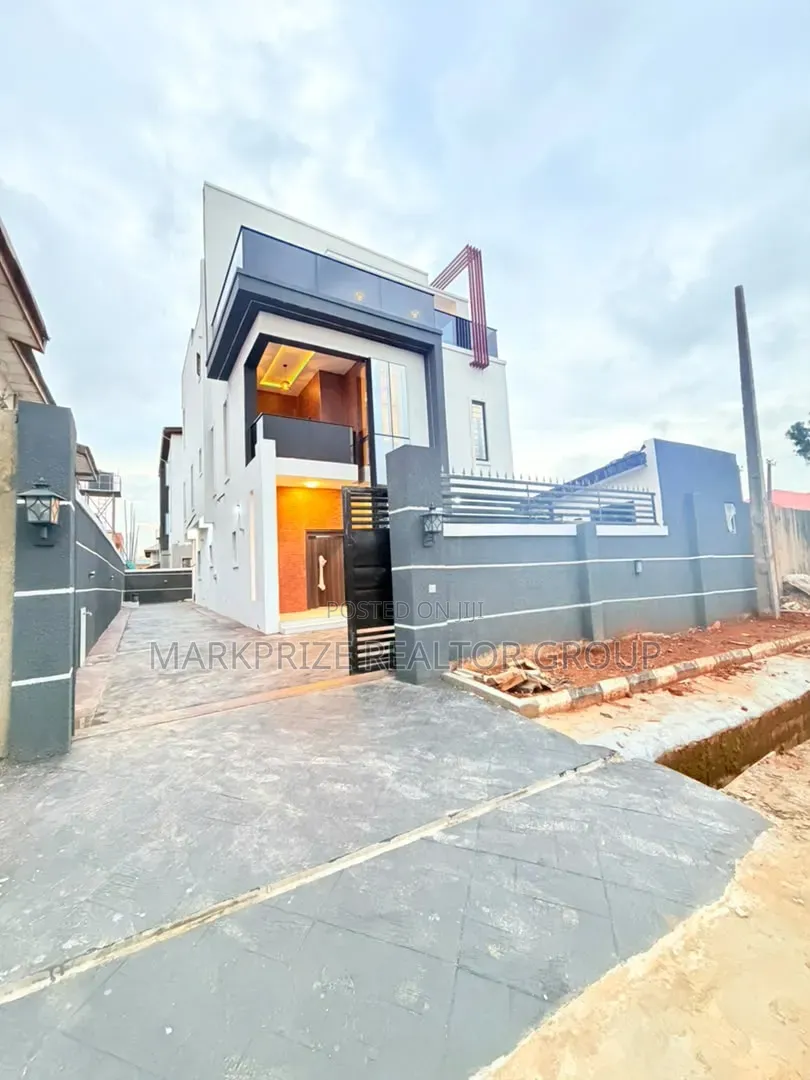 5bdrm Duplex in Magodo Phase 1 for sale in GRA Phase 1