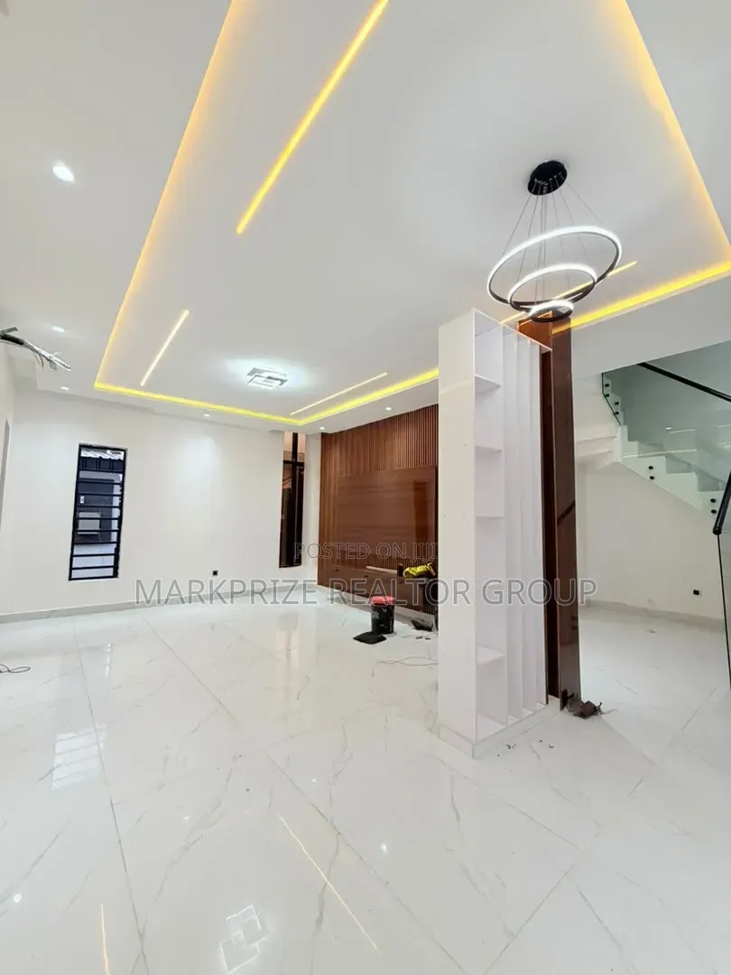 5bdrm Duplex in Magodo Phase 1 for sale in GRA Phase 1