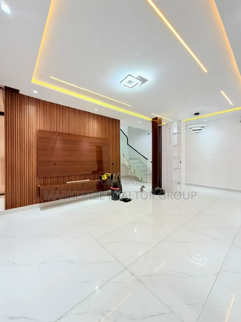 5bdrm Duplex in Magodo Phase 1 for sale in GRA Phase 1