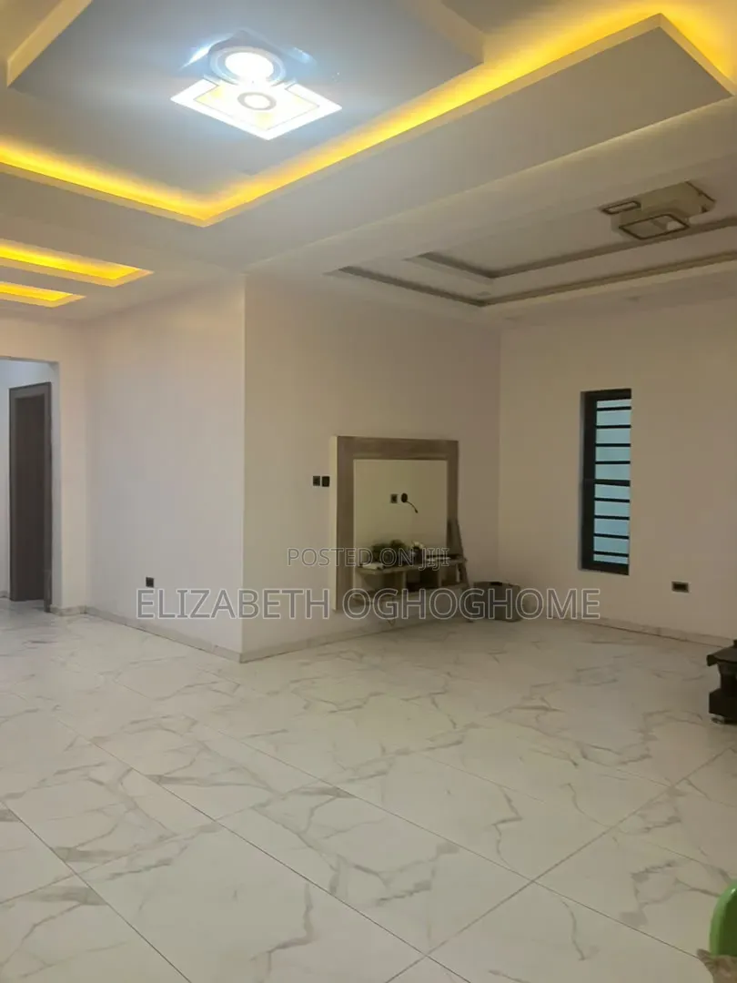 5bdrm Duplex in Lafiaji for rent in Lafiaji