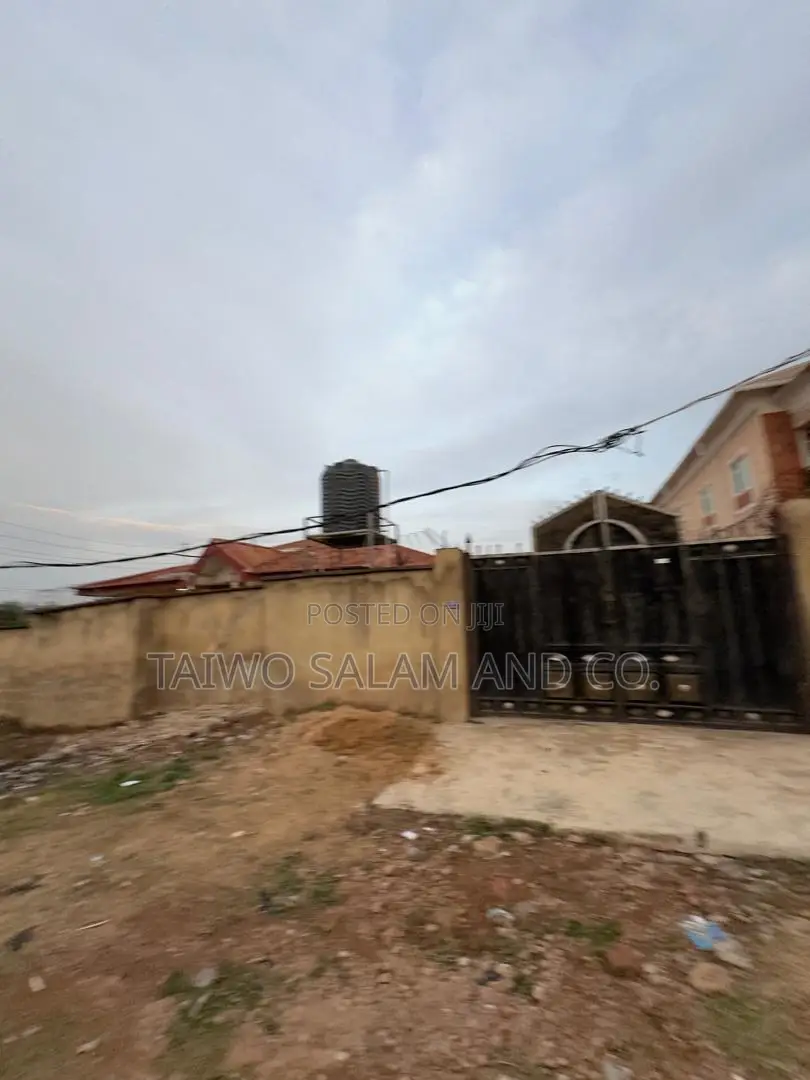 4bdrm Duplex in Akobo for sale in Akobo