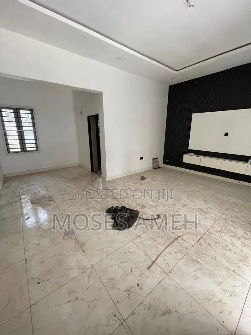 3bdrm Block of Flats in Wuye for rent in Wuye