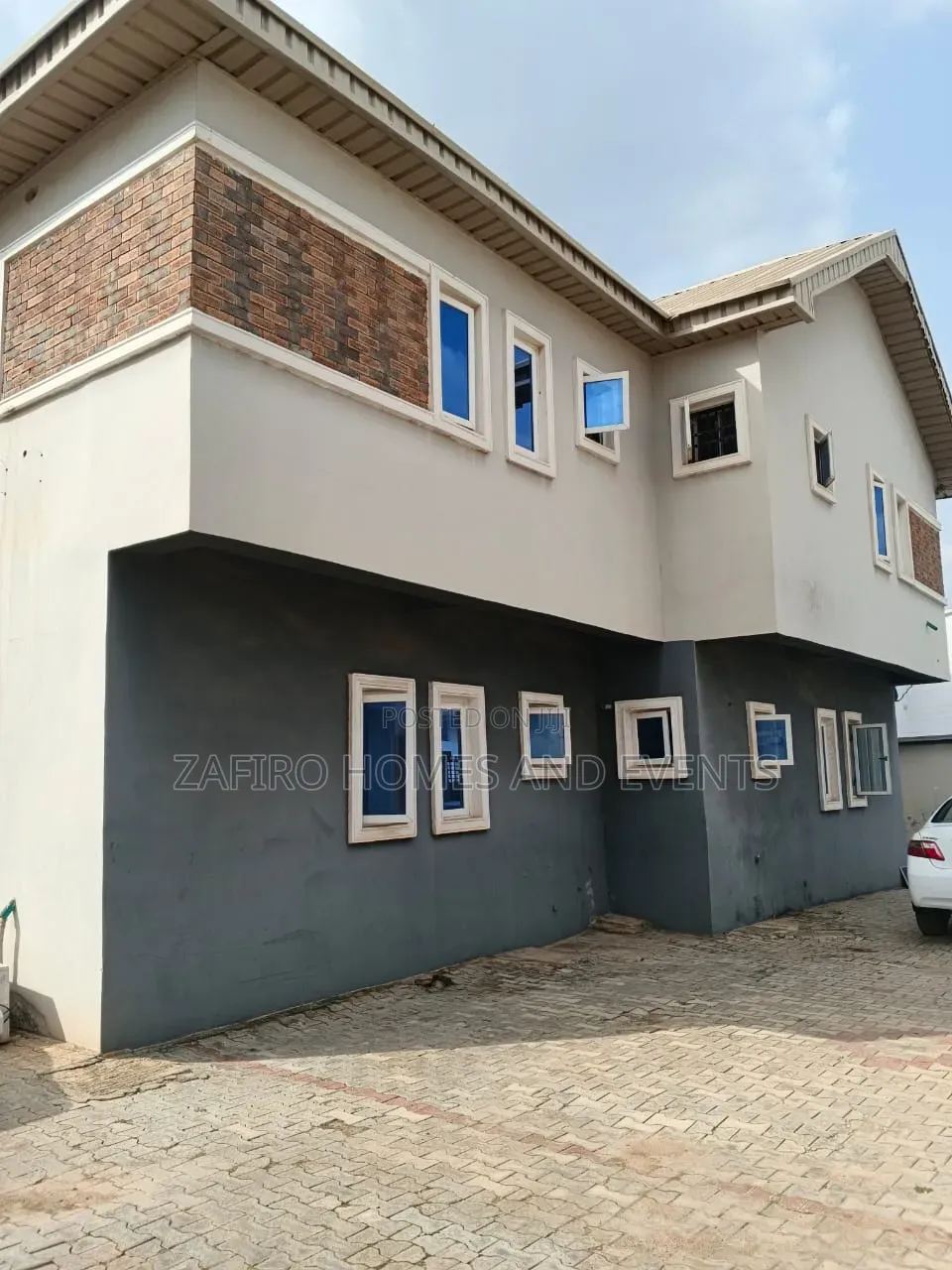 8bdrm Block of Flats in Olude Estate Oluyole, Apata for sale in Apata