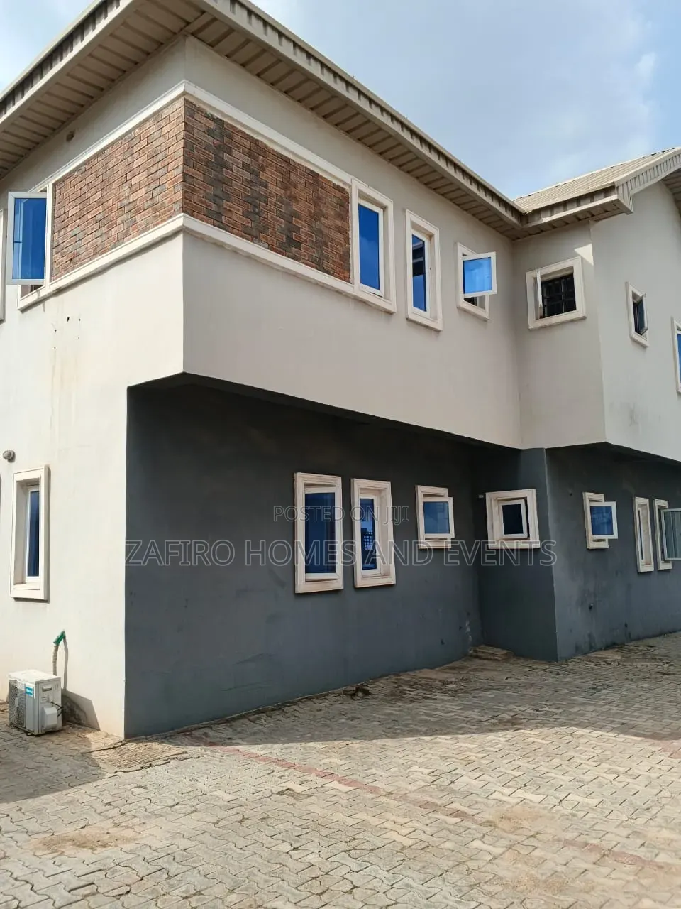 8bdrm Block of Flats in Olude Estate Oluyole, Apata for sale in Apata