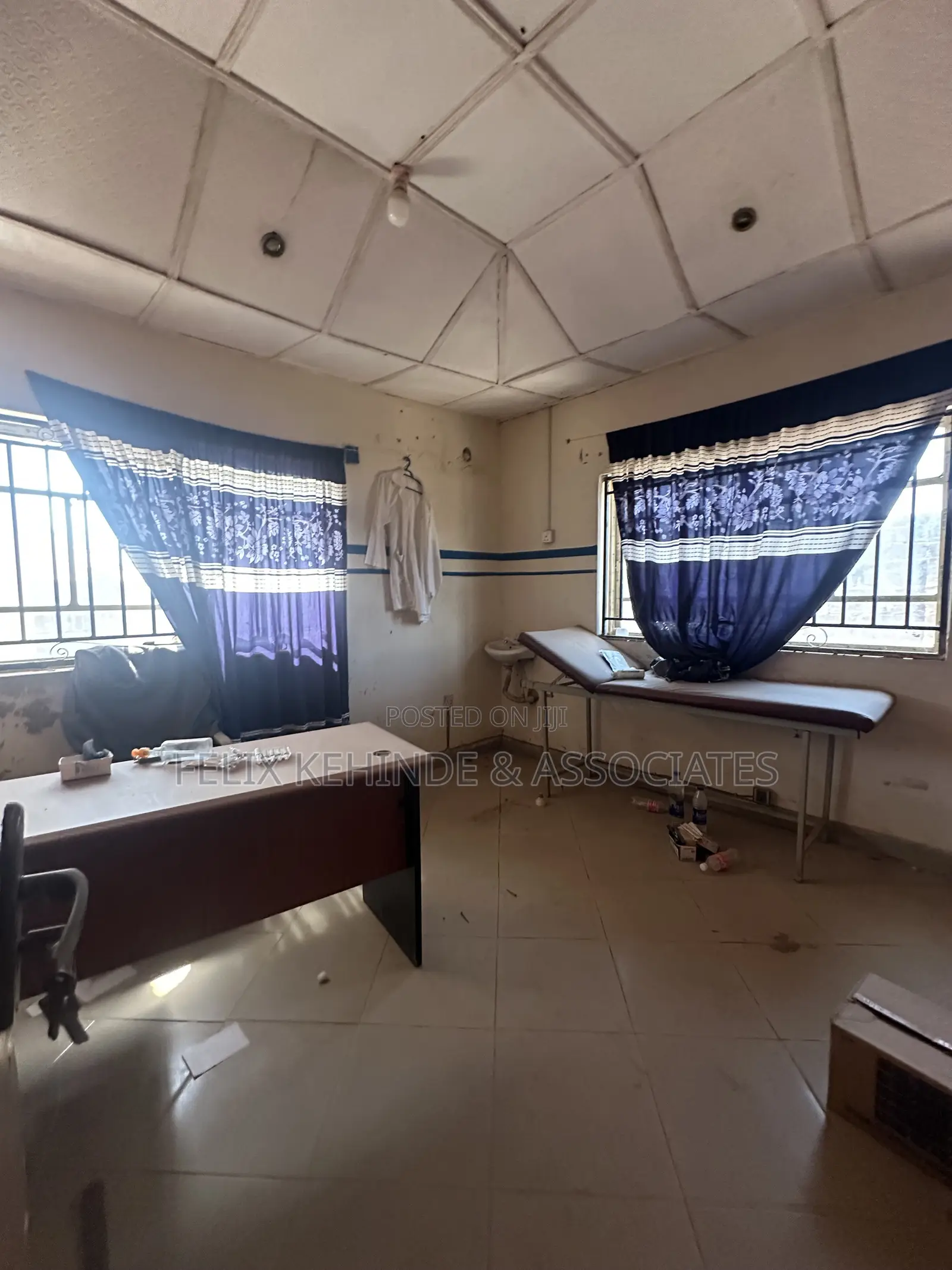 7bdrm Bungalow in Christ Life School , for sale in Akala Express