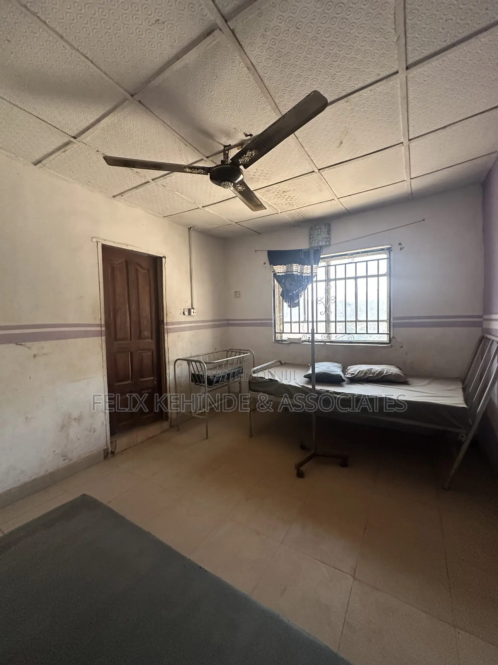 7bdrm Bungalow in Christ Life School , for sale in Akala Express