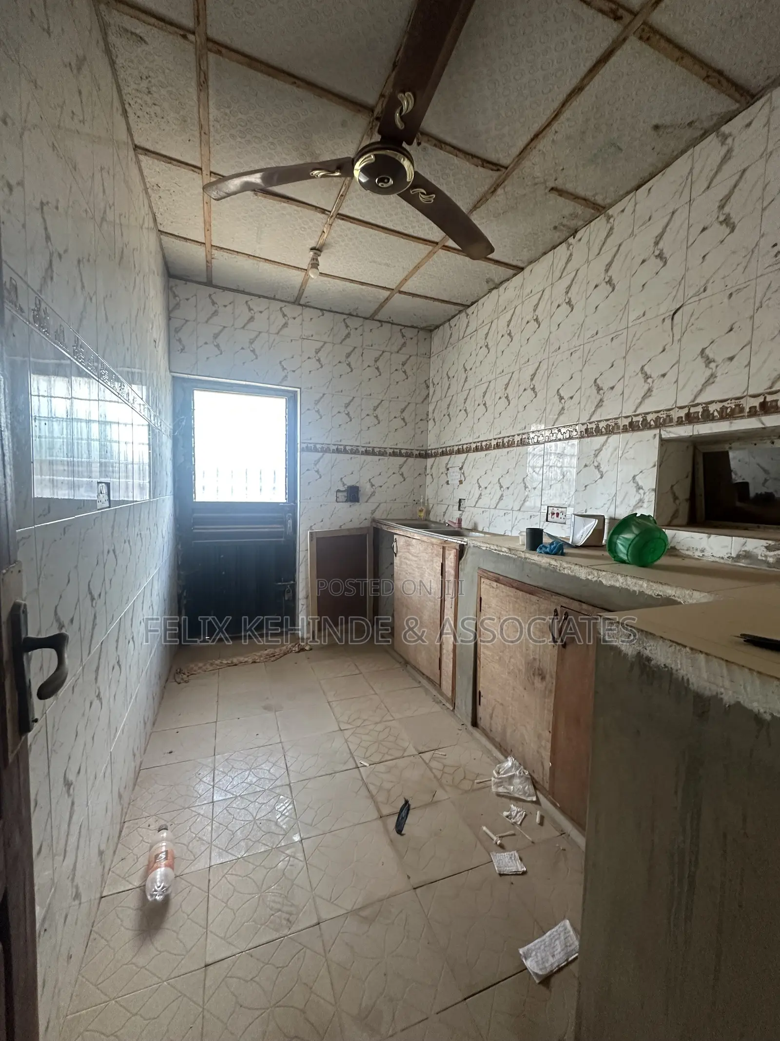 7bdrm Bungalow in Christ Life School , for sale in Akala Express