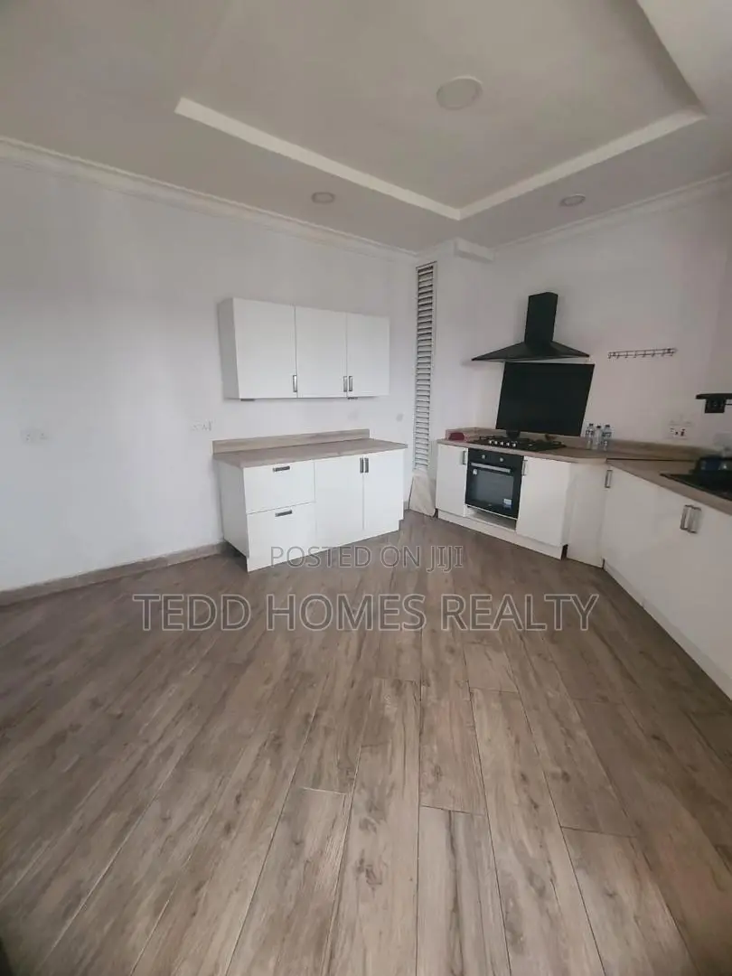 3bdrm Apartment in Pinnock Beach Estate, Osapa london for rent in Osapa london
