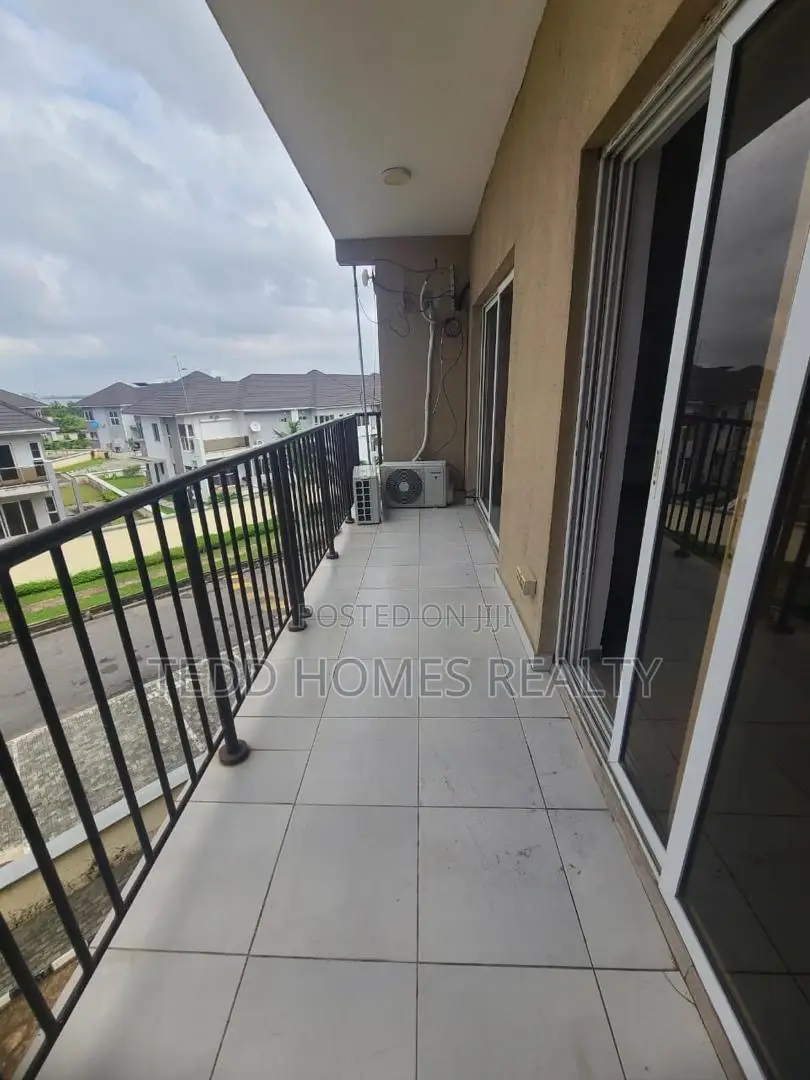 3bdrm Apartment in Pinnock Beach Estate, Osapa london for rent in Osapa london