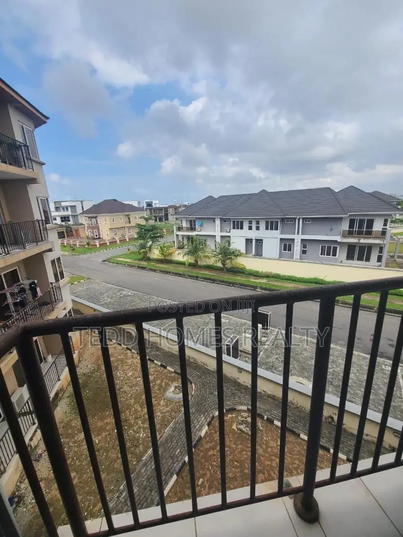 3bdrm Apartment in Pinnock Beach Estate, Osapa london for rent in Osapa london