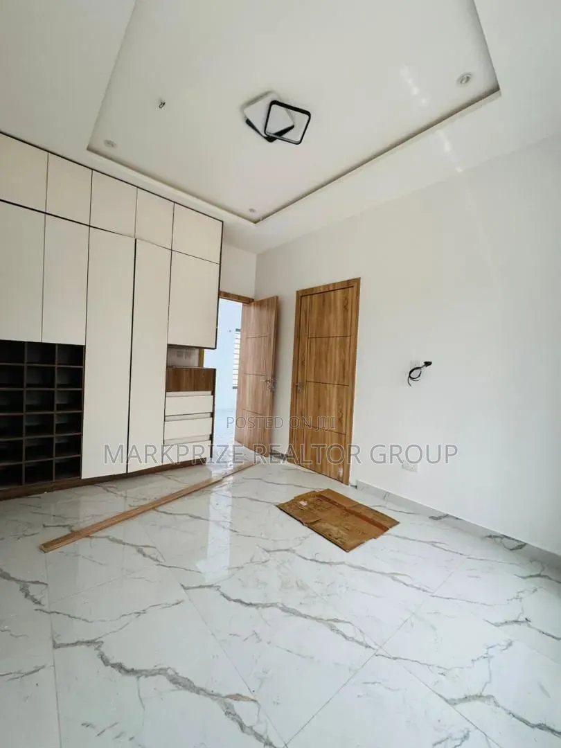 4bdrm Duplex in Omole Phase 1 Lagos for sale in Omole Phase 1