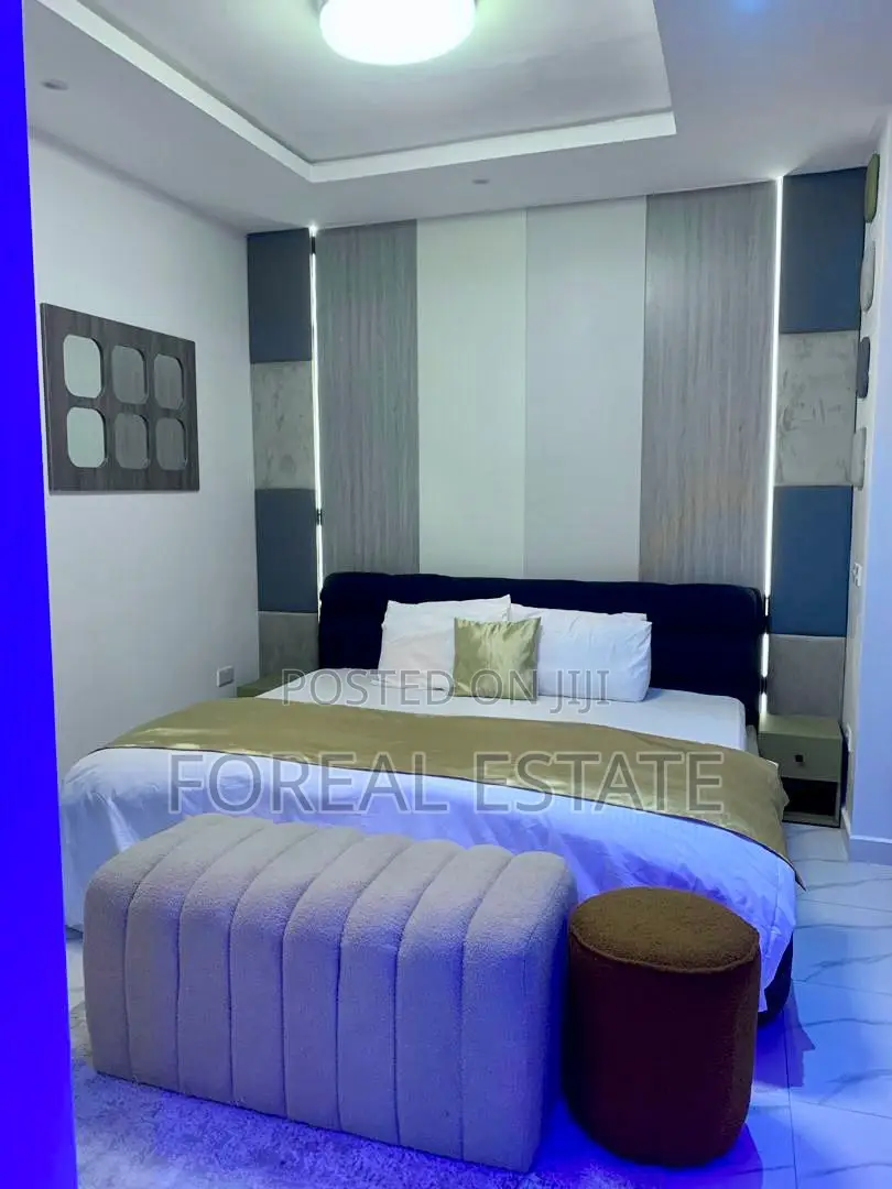Legacy, Luxury 2 Bed Duplex Shortlet, Private Lounge (Self Compound) in Chevron