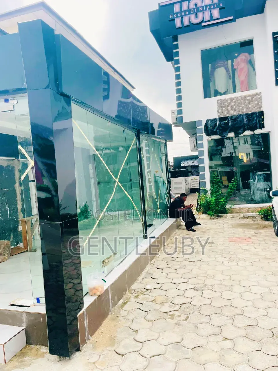 Outdoor Shop Space for Rent, Lekki Ph1 in Lekki Phase 1