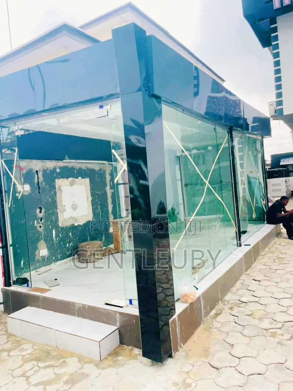 Outdoor Shop Space for Rent, Lekki Ph1 in Lekki Phase 1