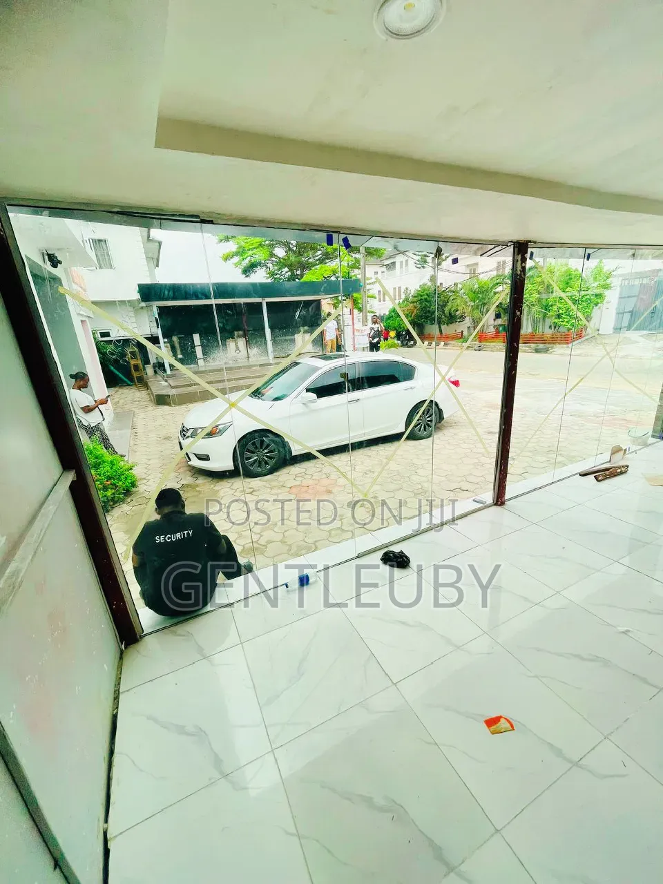 Outdoor Shop Space for Rent, Lekki Ph1 in Lekki Phase 1