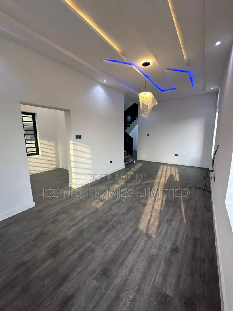 4bdrm Duplex in Royal Estate, Lekki Expressway for sale in Lekki Expressway