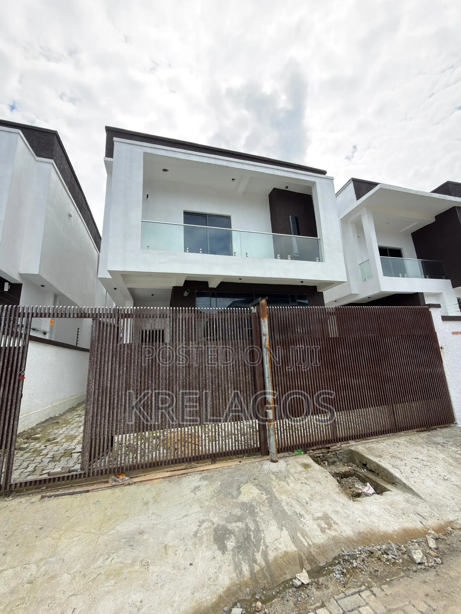 4bdrm Duplex in Sangotedo for sale in Sangotedo