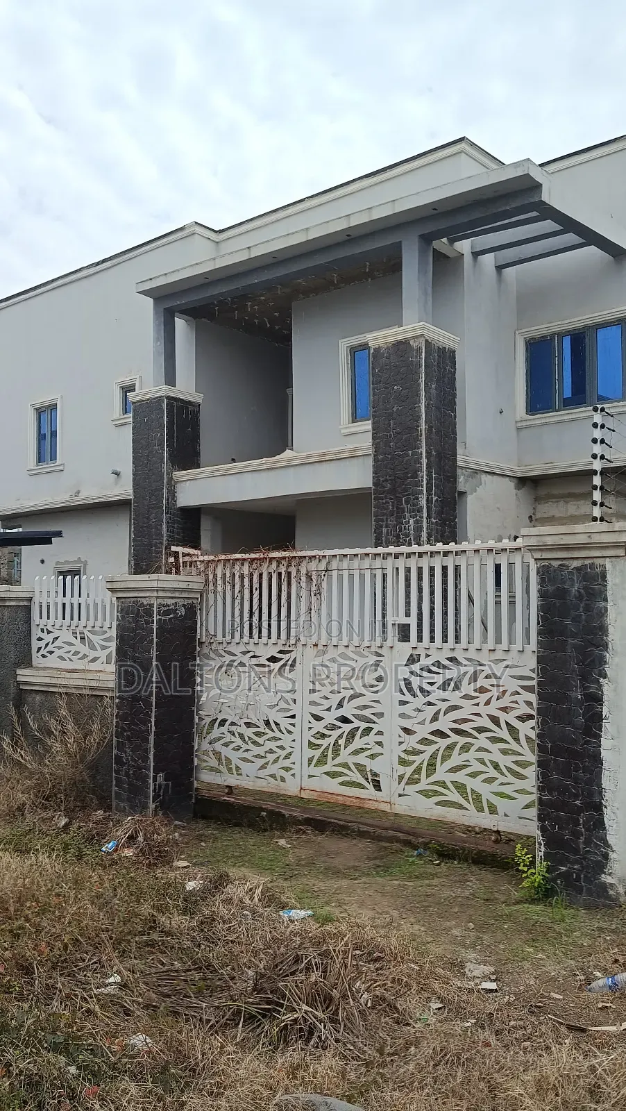 6bdrm Duplex in Nico Homes, Lugbe District for sale in Lugbe District