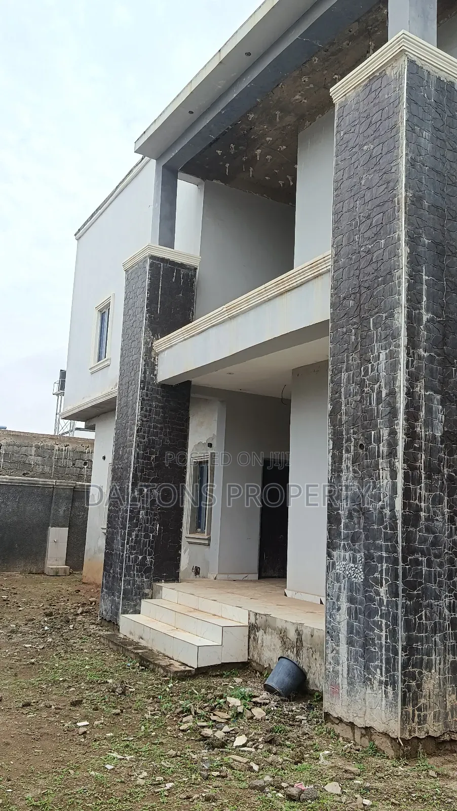 6bdrm Duplex in Nico Homes, Lugbe District for sale in Lugbe District