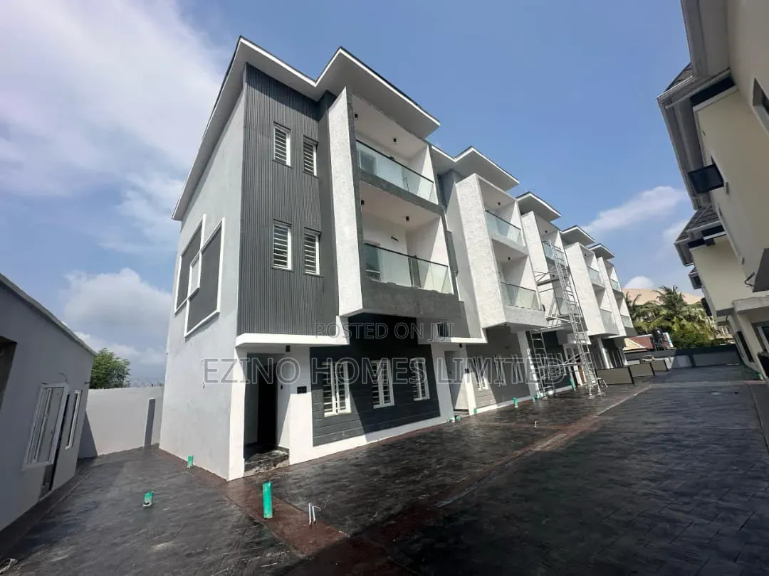4bdrm Duplex in Royal Estate, Lekki Expressway for sale in Lekki Expressway