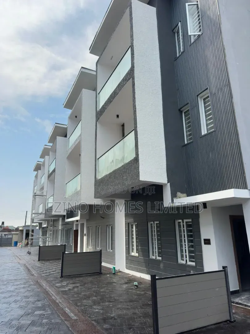 4bdrm Duplex in Royal Estate, Lekki Expressway for sale in Lekki Expressway