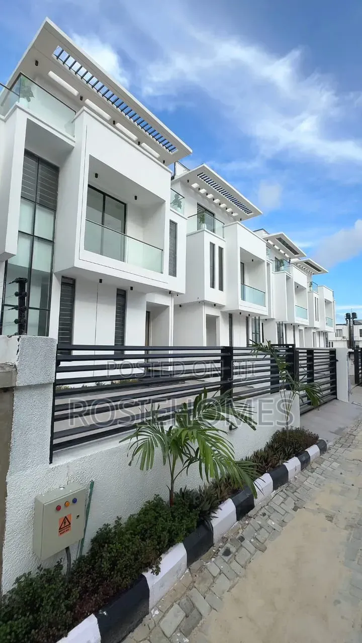 5bdrm Duplex in Garden Estate, Chevron for sale in Chevron
