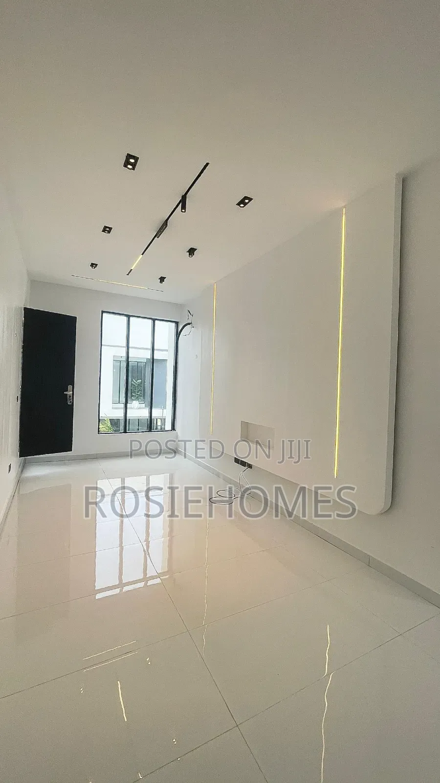 5bdrm Duplex in Garden Estate, Chevron for sale in Chevron