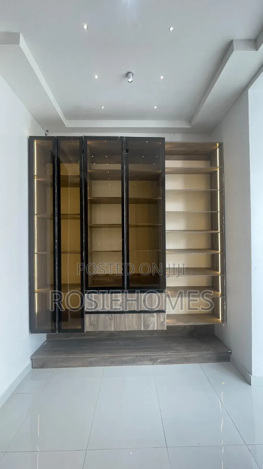 5bdrm Duplex in Garden Estate, Chevron for sale in Chevron