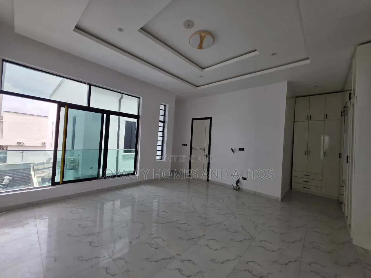 5bdrm House in Chevron for sale in Chevron
